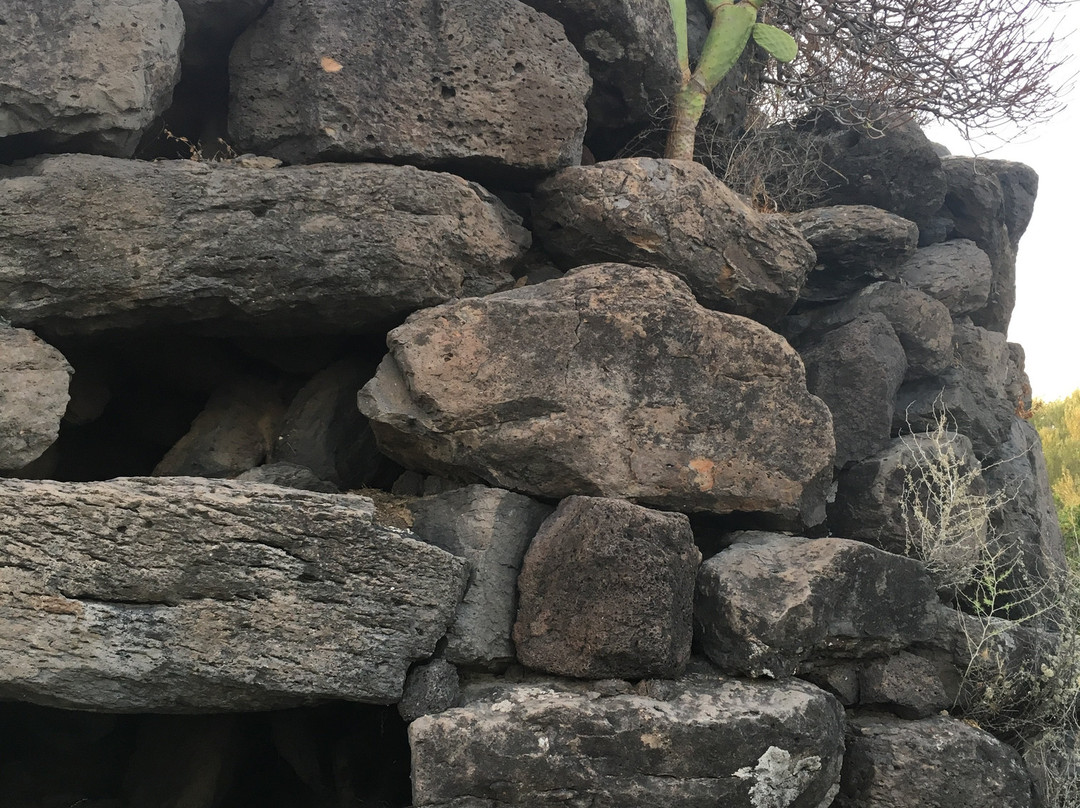 Nuraghe di Osalla-奥罗塞必去景点