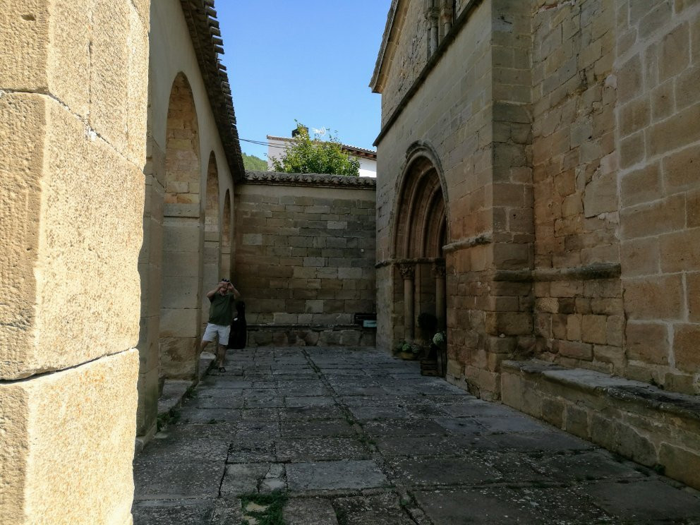 Iglesia Romanica de San Andres-Villamayor de Monjardin必去景点