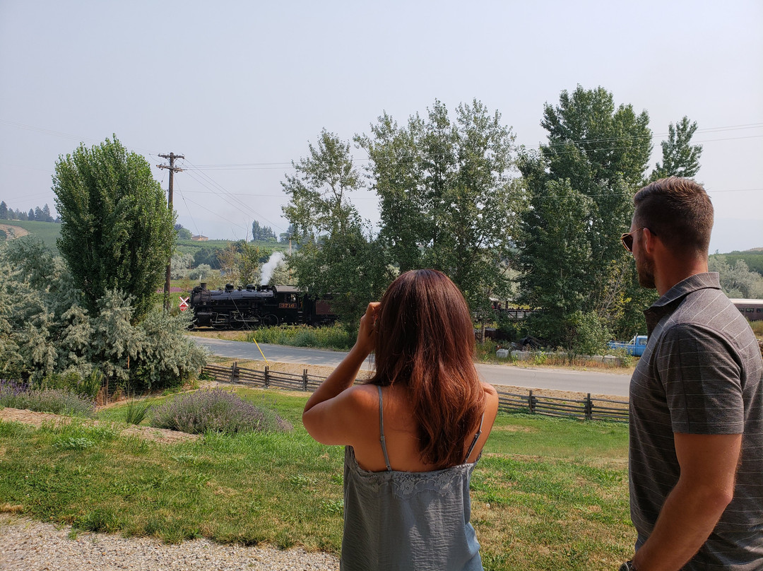 Ogopogo Tours景点图片