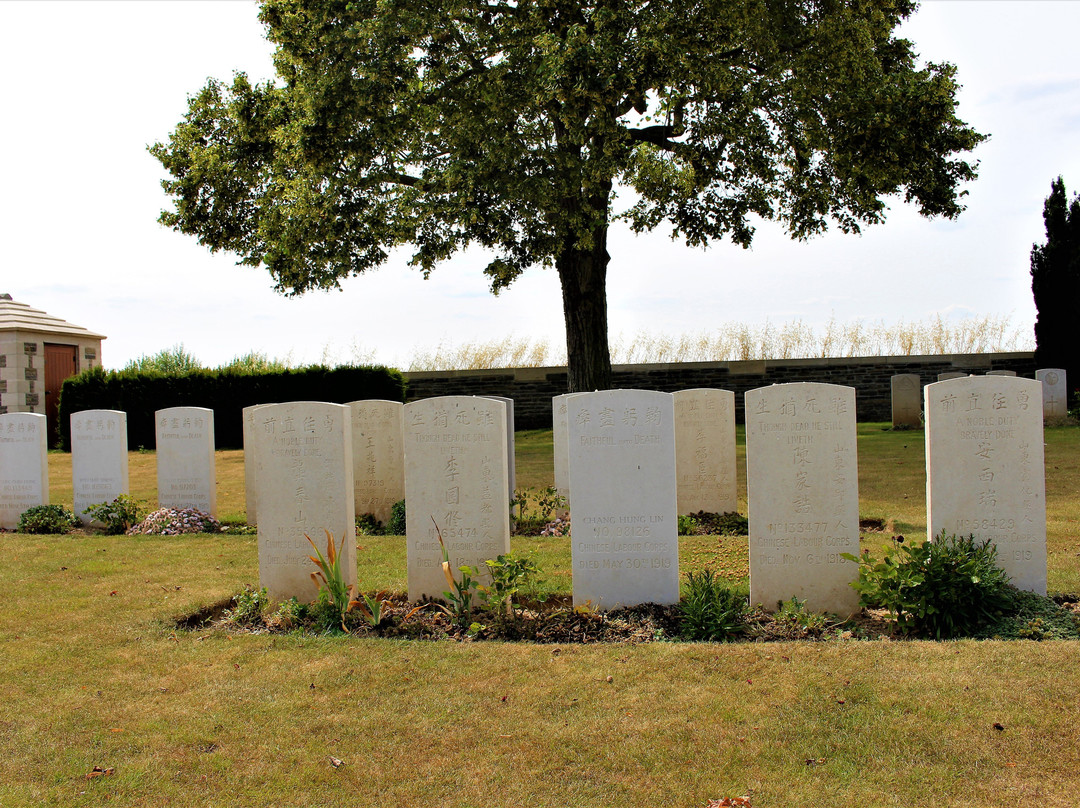 Beaulencourt British Cemetery景点图片