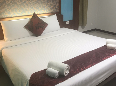 便捷素万那普格兰德普拉斯酒店主图