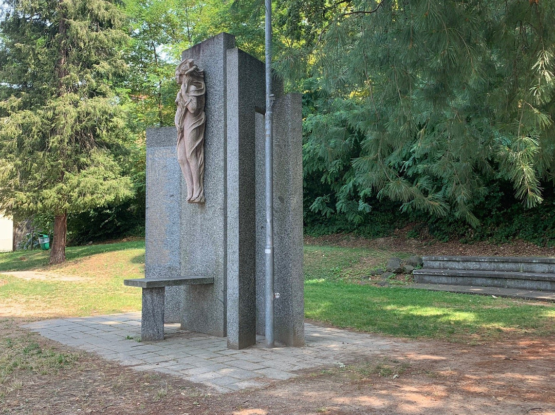 Monumento ai Caduti di Azzate景点图片