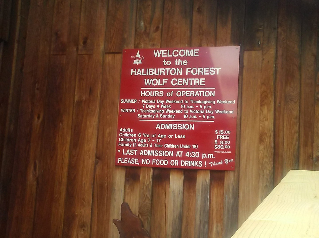 Haliburton Forest Wolf Centre景点图片
