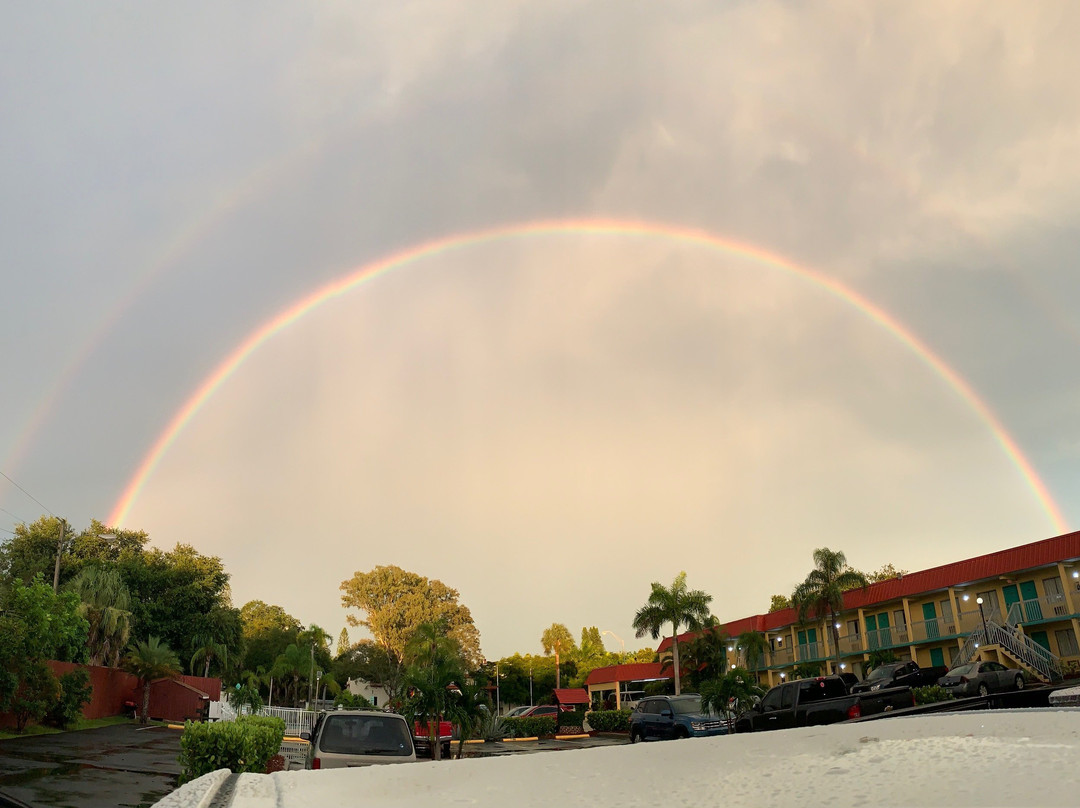 Super 8 by Wyndham Sarasota Near Siesta Key主图