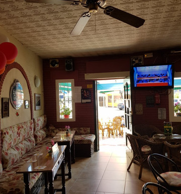 Browns Bar-托雷莫里诺斯必去景点