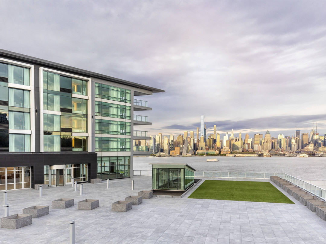 Envue, Autograph Collection主图