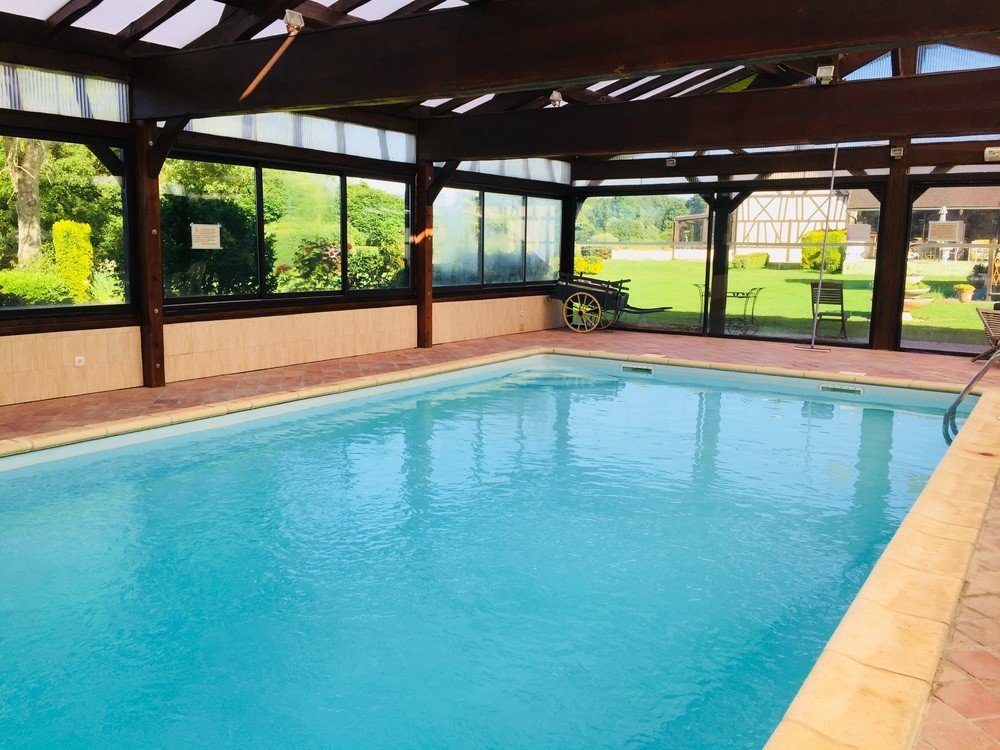 Domaine du Mont Hulin-泳池