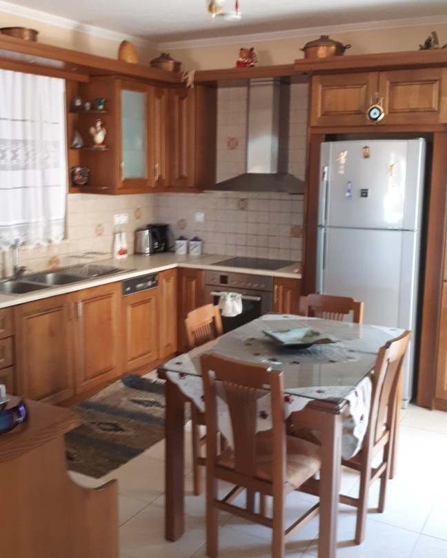 Lakis Apartment
