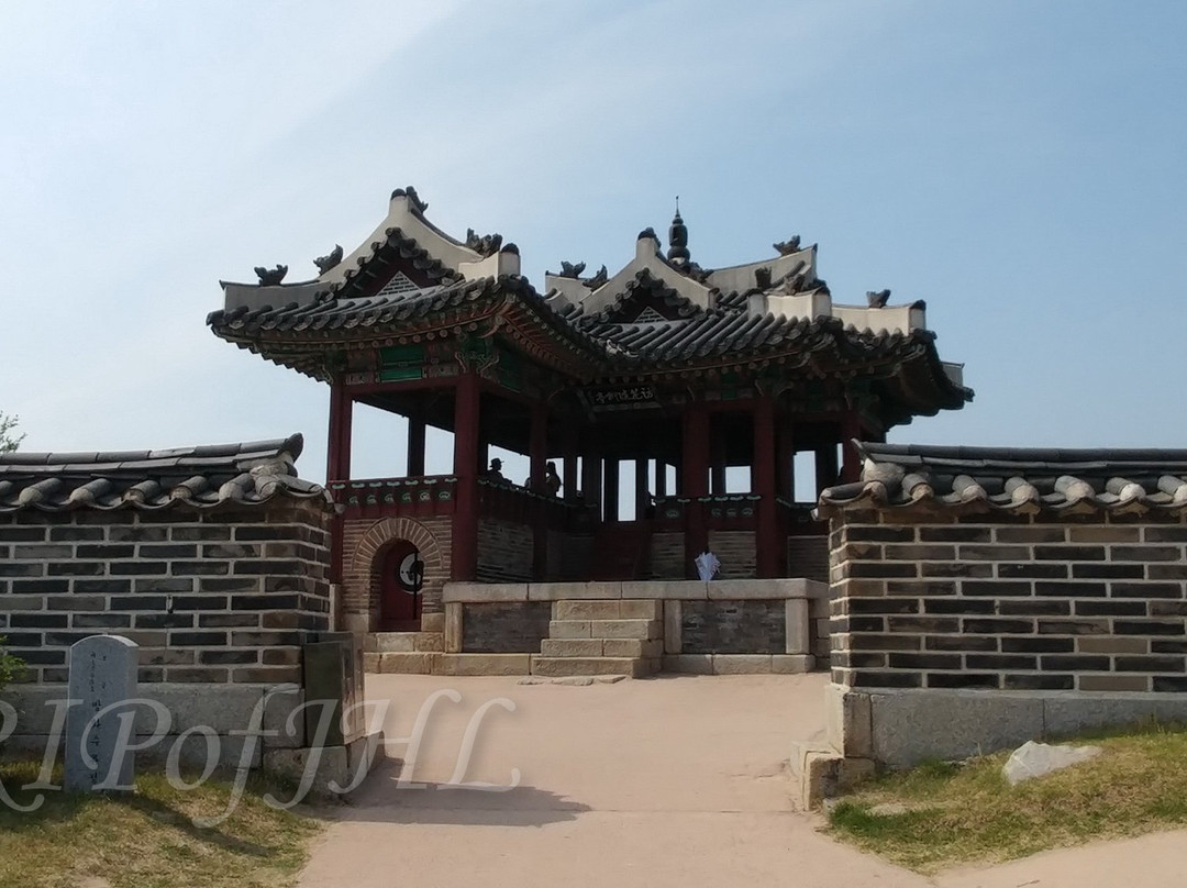 Banghwasuryujeong Pavilion (Dongbukgakru)-水原市必去景点