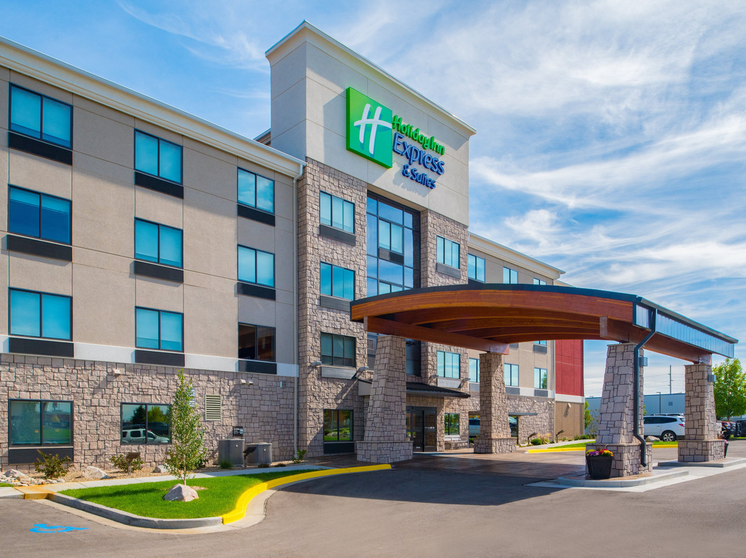 Holiday Inn Express & Suites Bismarck by IHG主图