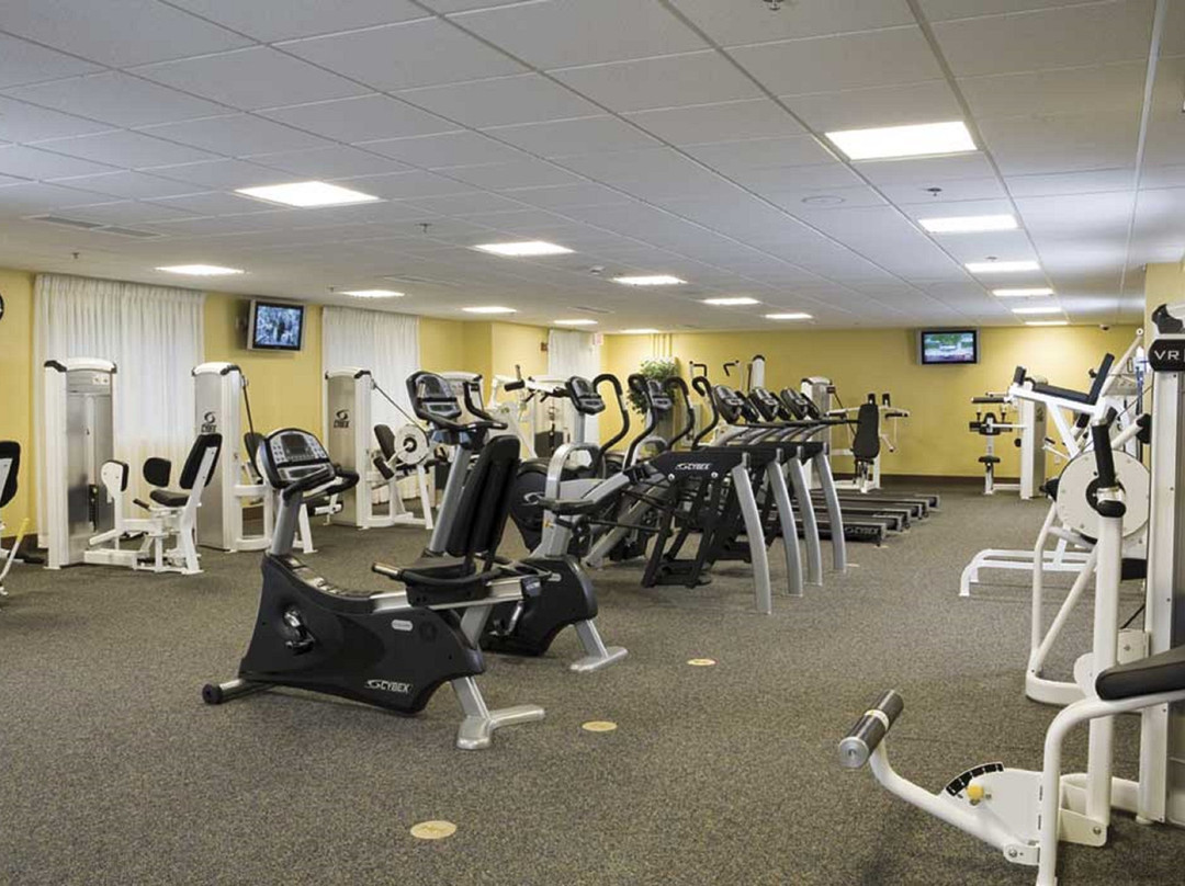 夏律第镇卢斯克维尔假日套房酒店主图