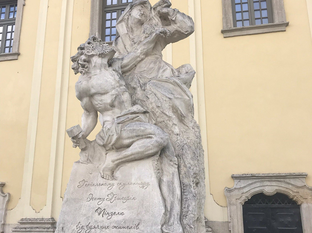 Rukomysh旅游景点-Ioana Penzelya Monument