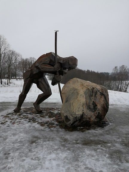 Sculpture "Road Worker"-Ignalina必去景点