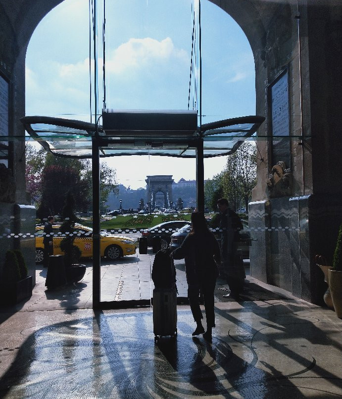 布达佩斯格雷沙姆宫四季酒店主图