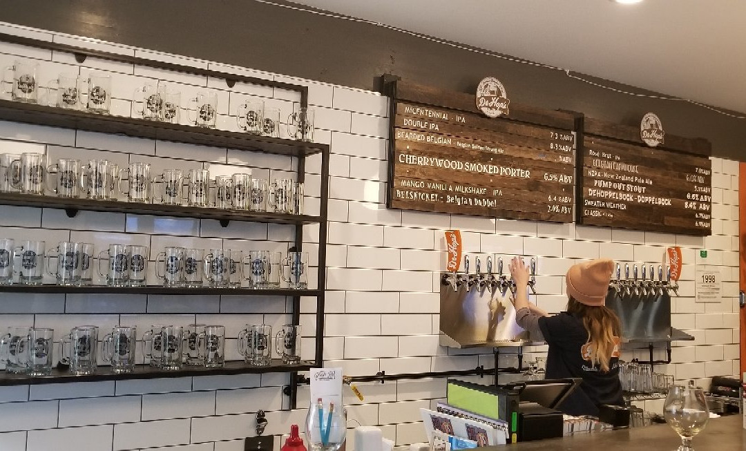 Walker餐馆和美食-DeHop's Brewing Company & Cafe