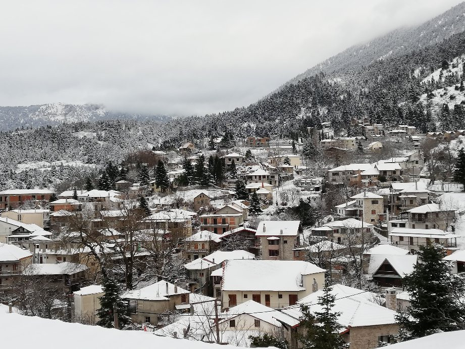 To Balconi Tis Agorianis主图