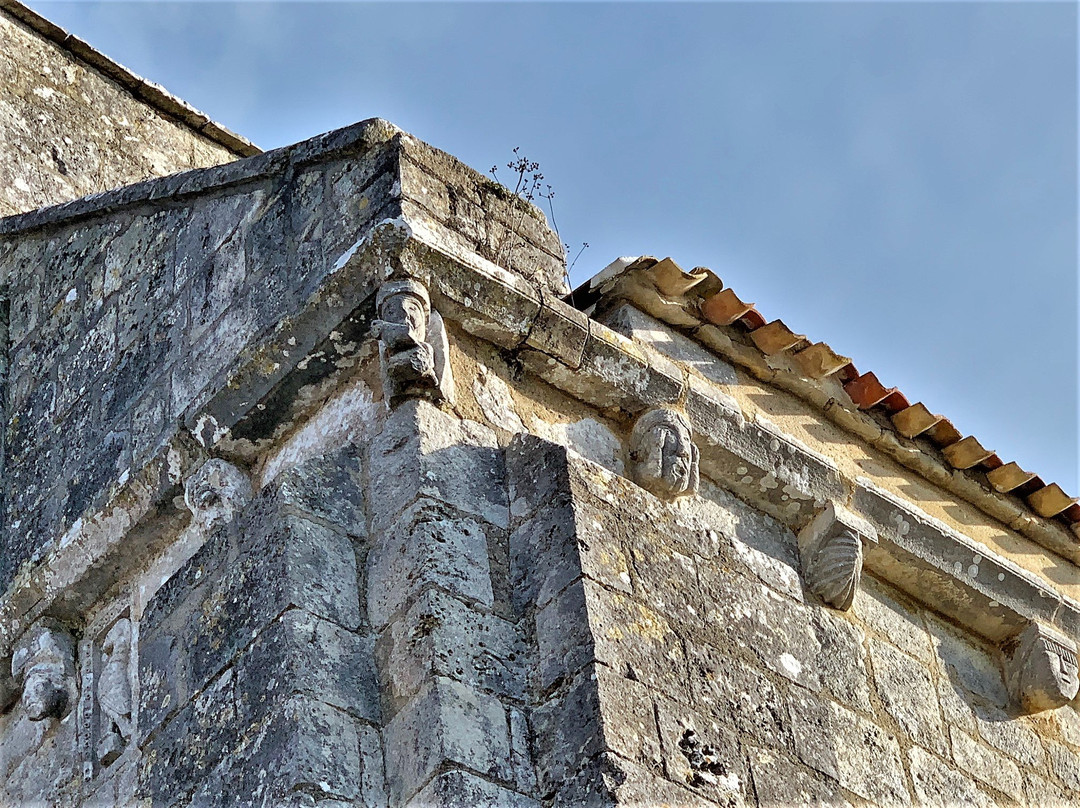 Eglise Sainte-Colombe-Saint-Angeau必去景点