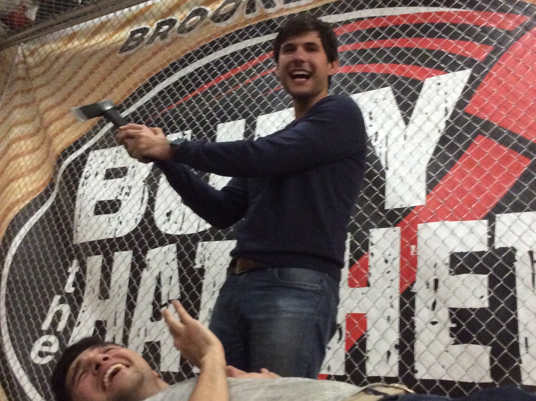 Bury the Hatchet Brooklyn - Axe Throwing-布鲁克林必去景点