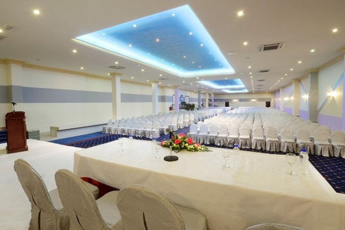 苏尔海滩假日度假酒店主图