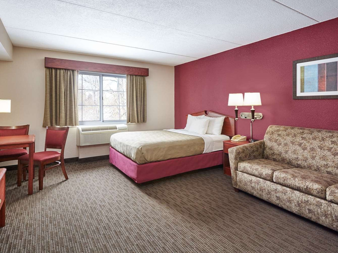 AmericInn by Wyndham Douglas / Saugatuck主图