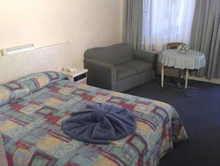 蓝宝石城市汽车酒店主图