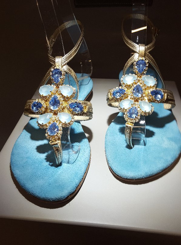 Davide Sessa Artigiano Pellettiere-普拉必去景点