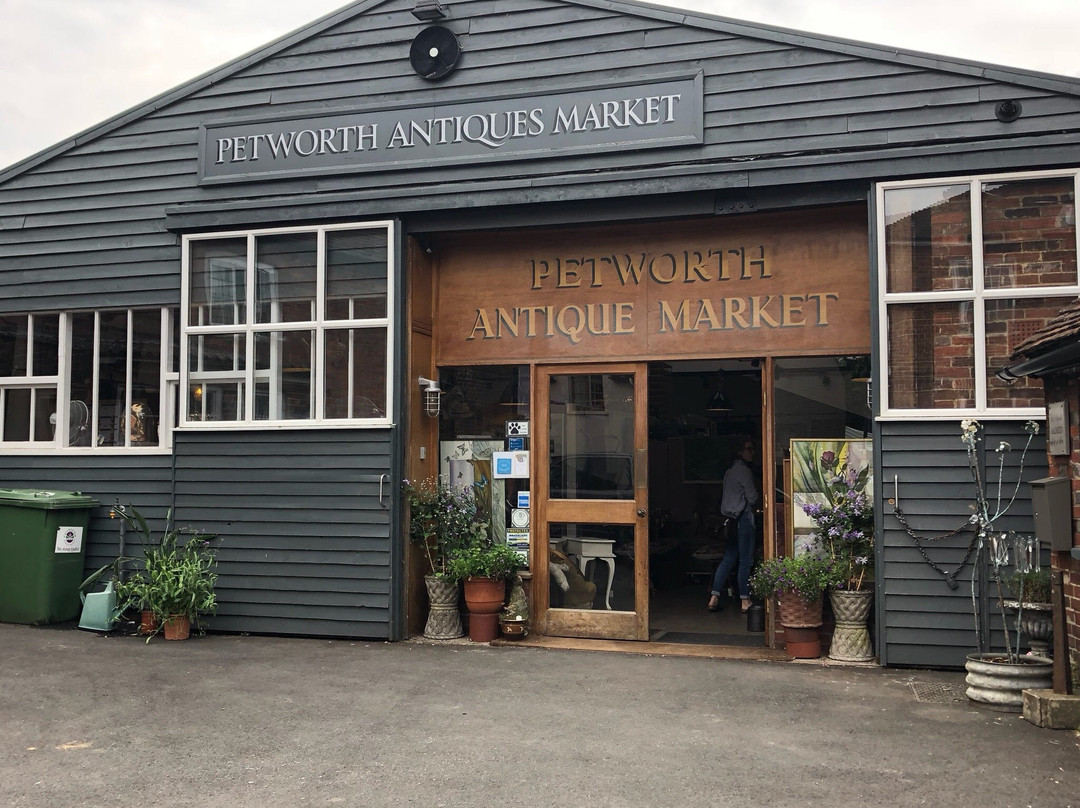 Petworth Antiques Market景点图片