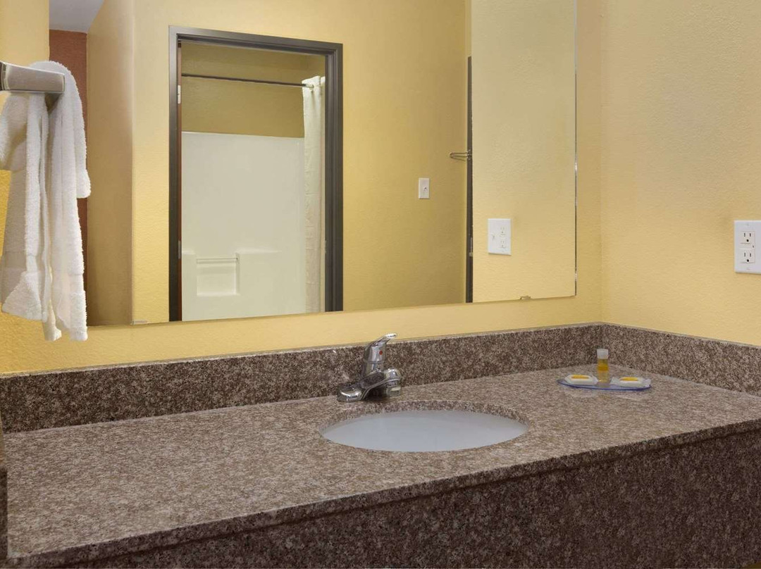 Days Inn by Wyndham Lumberton主图