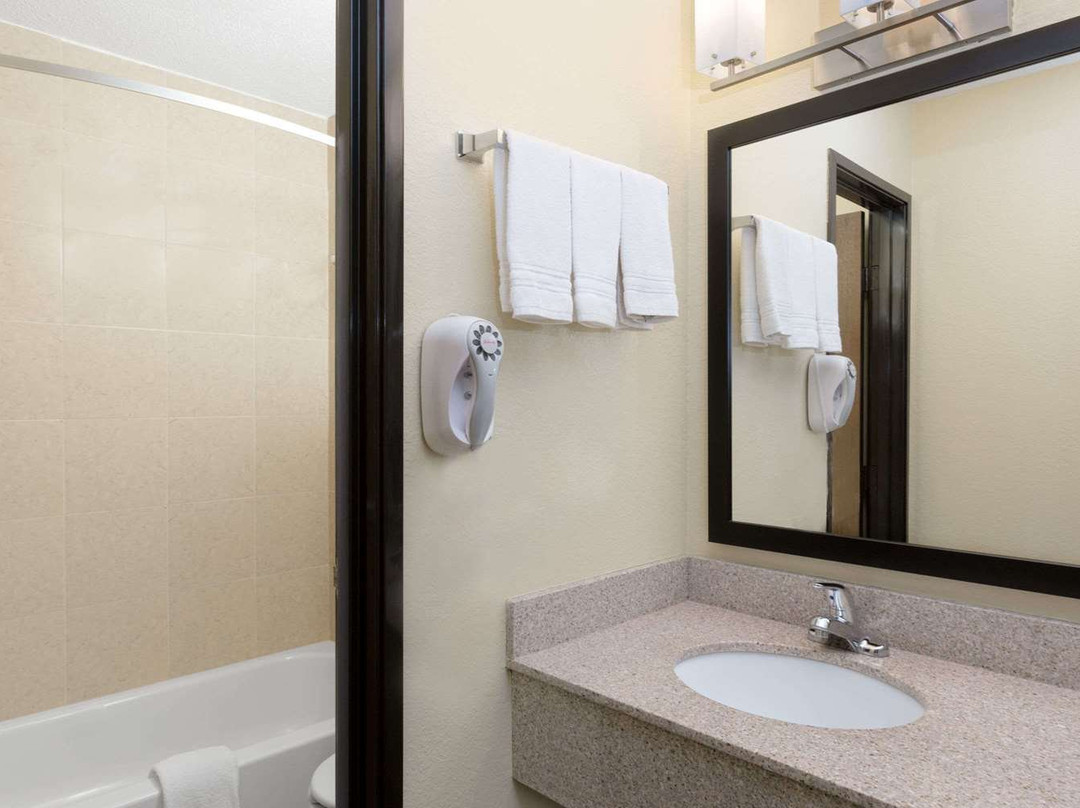 Days Inn by Wyndham Newton主图