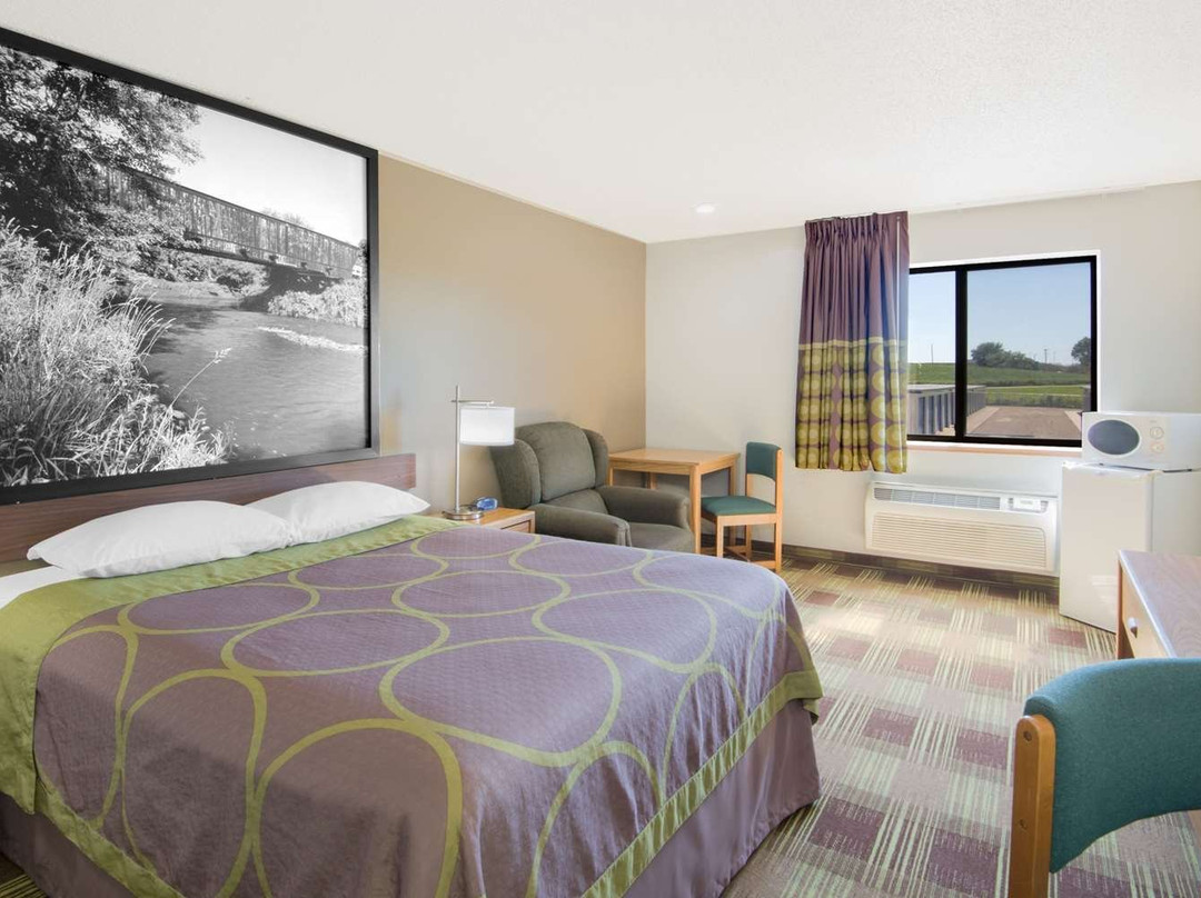 Super 8 by Wyndham Toledo主图