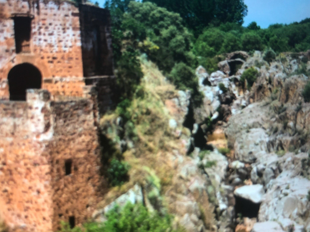 Monumento Natural El Pielago-Linares必去景点
