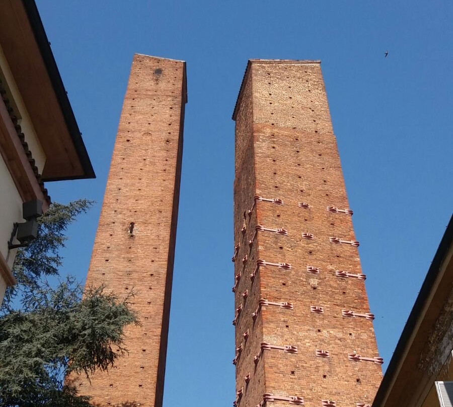 Piazza Leonardo da Vinci-帕维亚必去景点