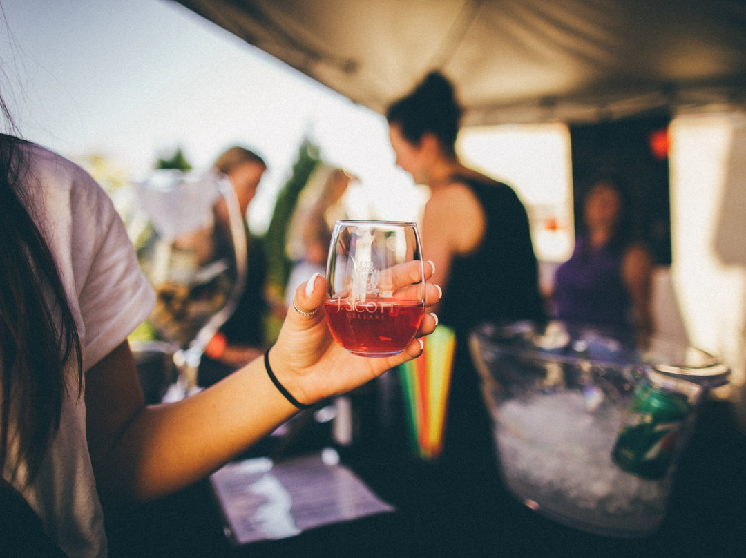 J. Scott Cellars-尤金必去景点