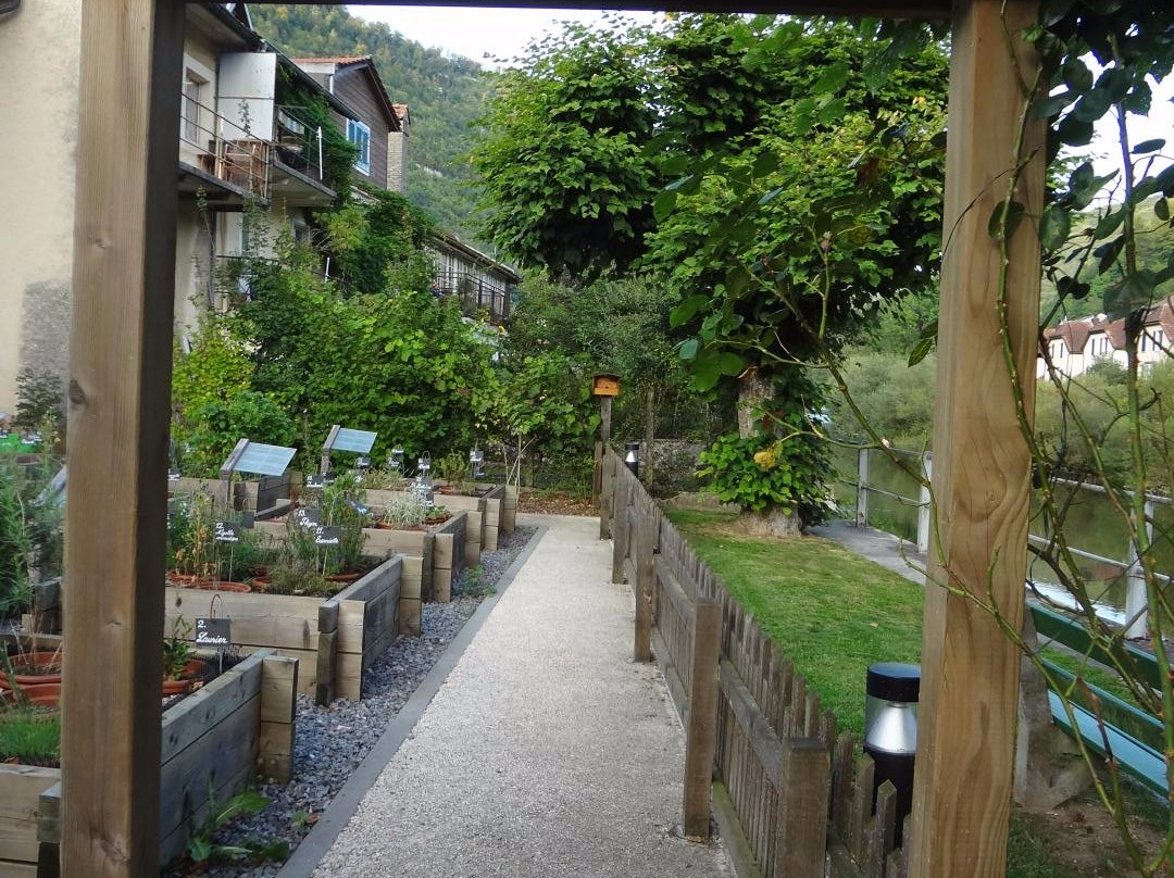 Saint-Ursanne旅游景点-Place des Esportates