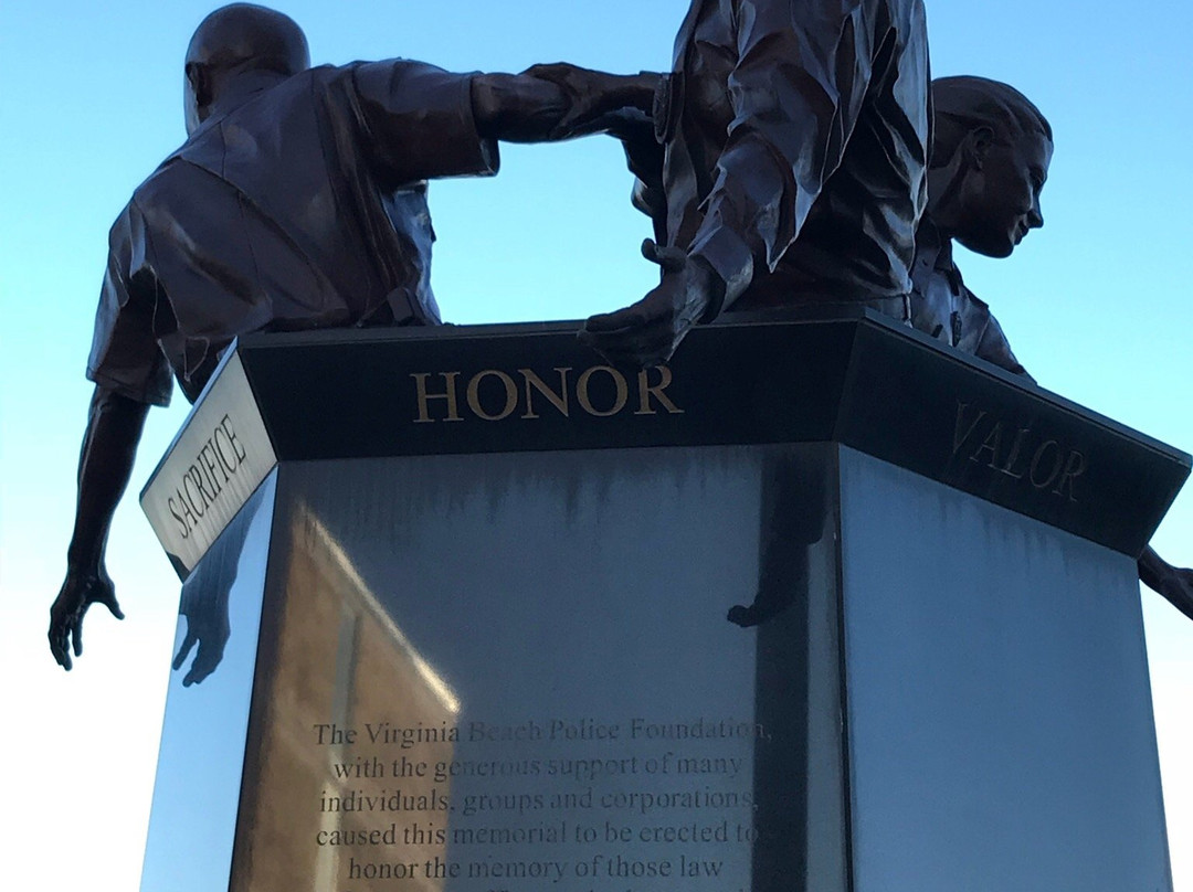 Virginia Beach Law Enforcement Memorial-弗吉尼亚海滩必去景点