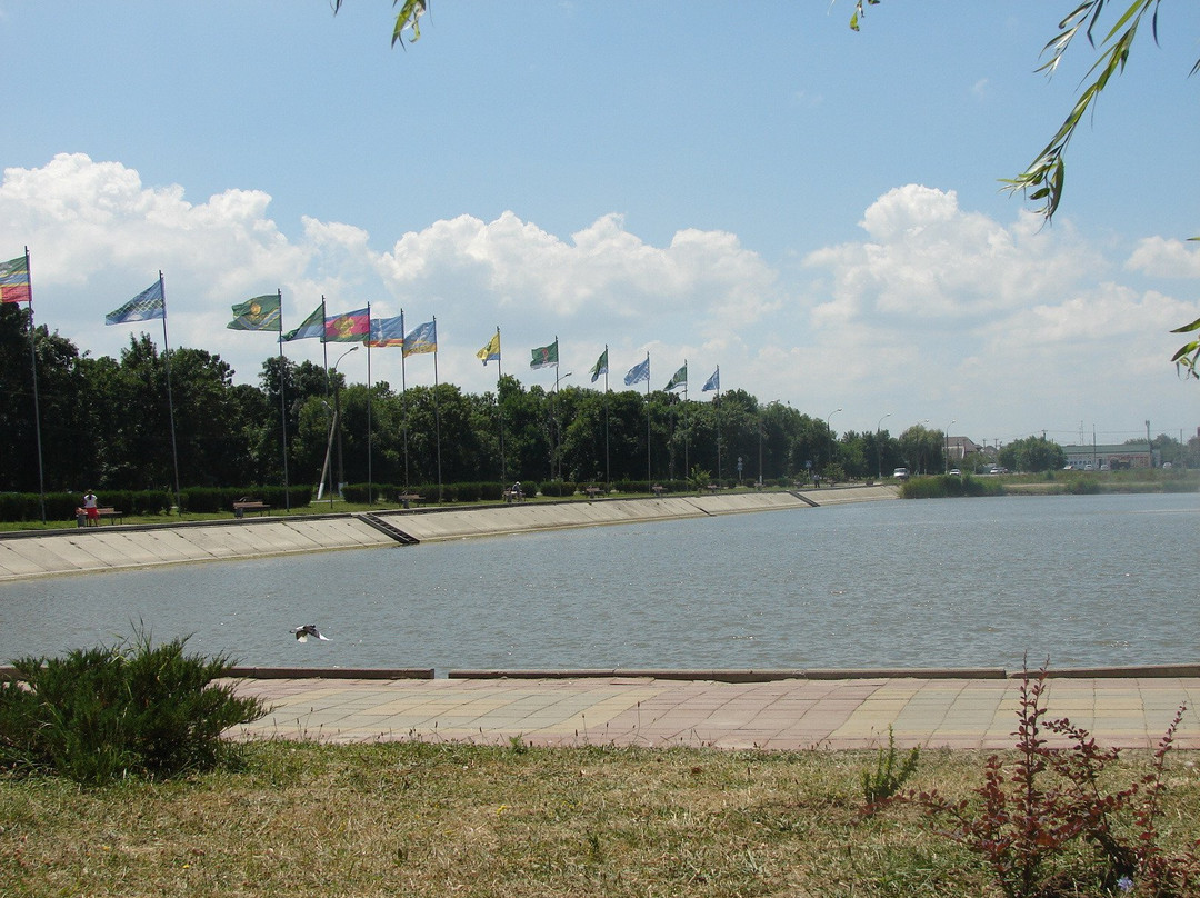 Toloka Lake景点图片