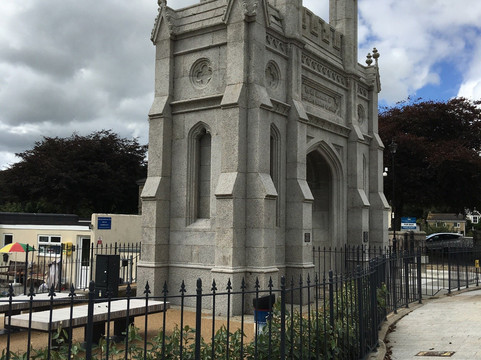 Grylls Monument-赫尔斯顿必去景点