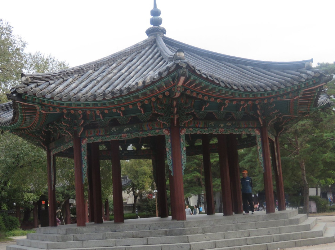 Ten-story Stone Pagoda of Wongaksa Temple Site-首尔必去景点