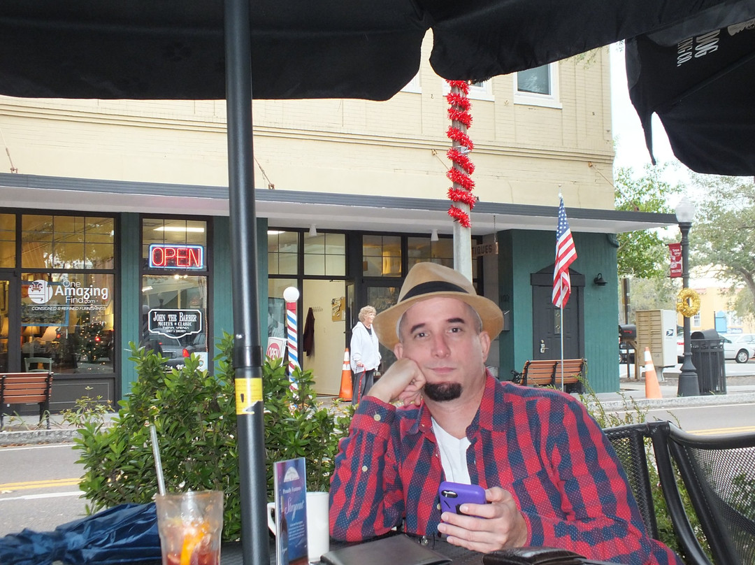 Wine at the Docks-塔彭斯普林斯必去景点