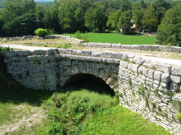 Ponte Mallio-Cagli必去景点