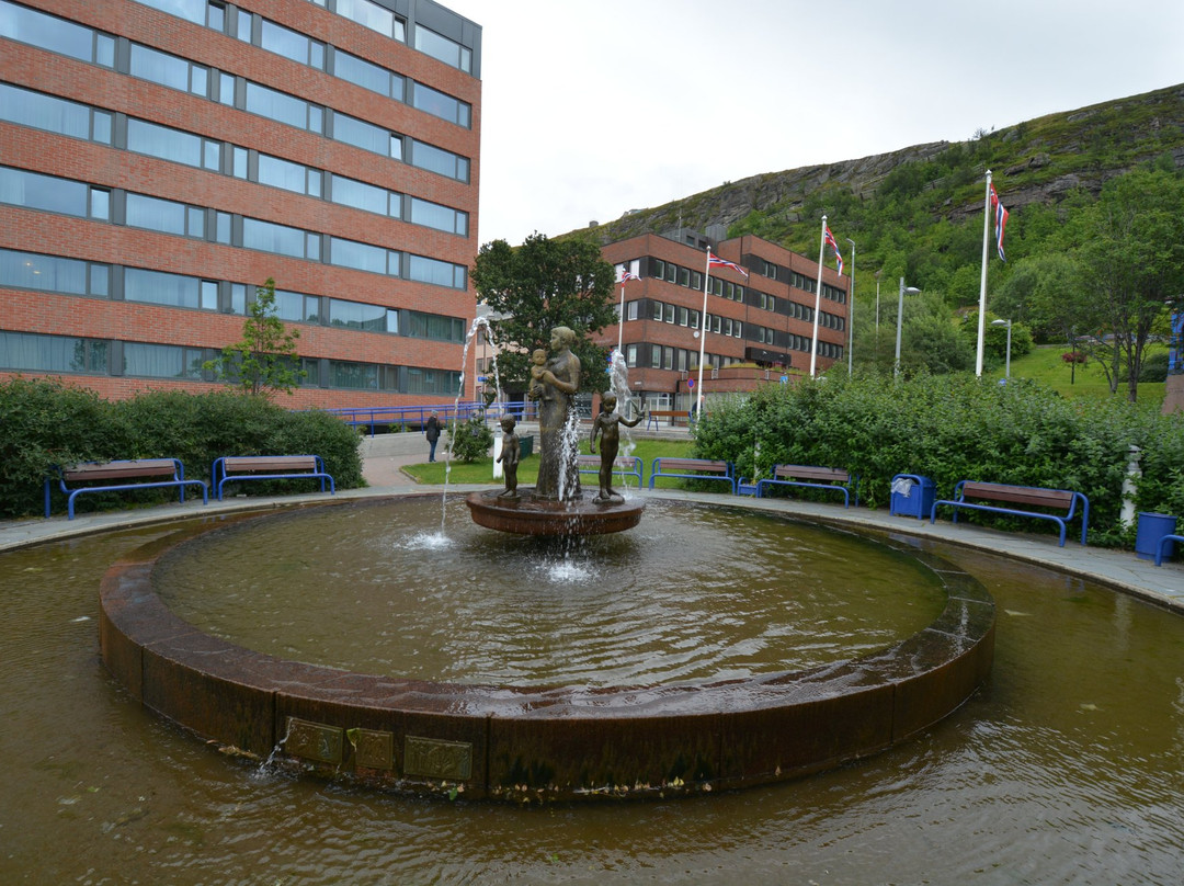 Fountain Mother and Child-Hammerfest必去景点