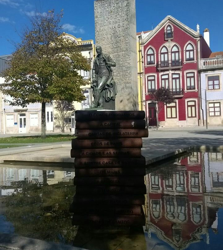 Monumento a Eça de Queiroz-波瓦－迪瓦尔津必去景点