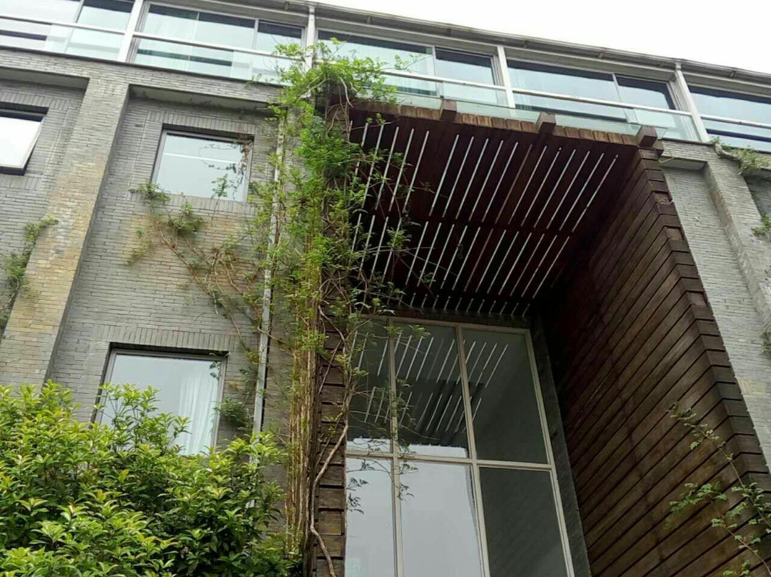 凤凰山庄艺术酒店主图