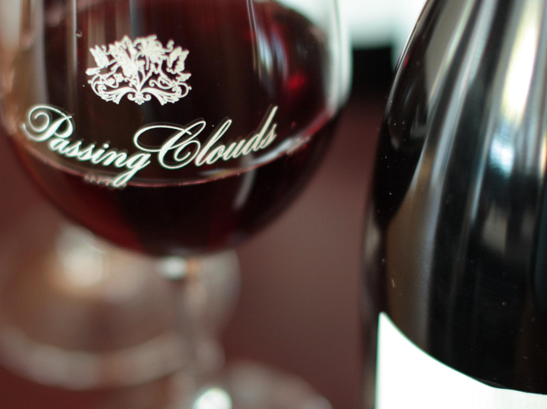 戴尔斯福特旅游景点-Passing Clouds Winery