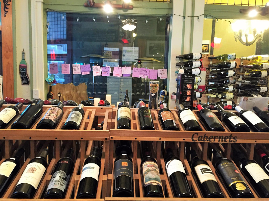 Two Old Hags Wine Shoppe景点图片