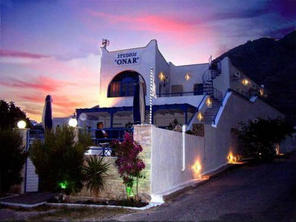 Onar Rooms & Studios Santorini