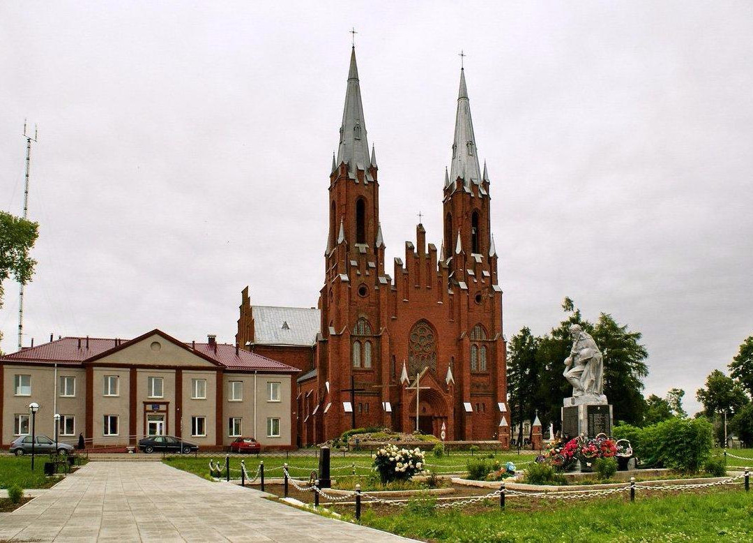 Holy Trinity Church-米尔必去景点