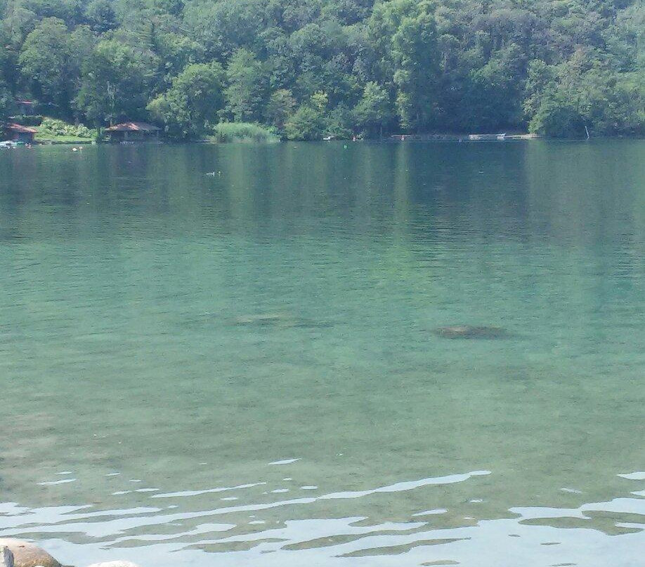 Lago di Monate景点图片