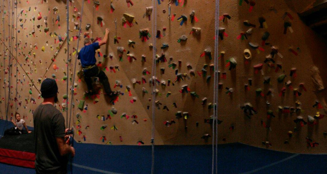 Dogtooth Climbing Gym-戈尔登必去景点