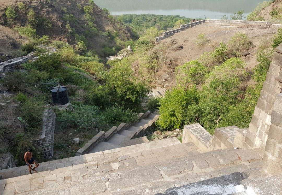 Lonar crater lake景点图片